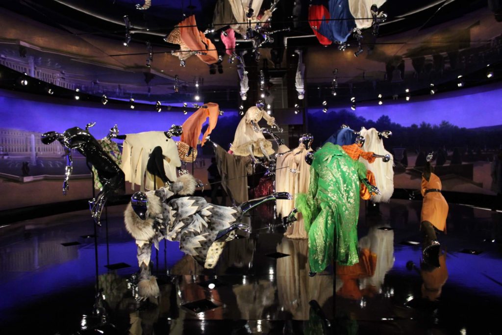 Tom Ford-designed exhibition vignette. (Benjamin Imhoff for Manic Metallic)